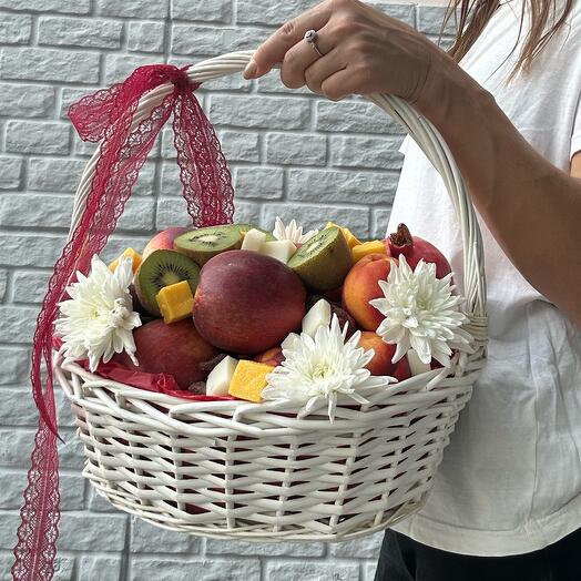 Фрукты и цветы в корзине 33х33см