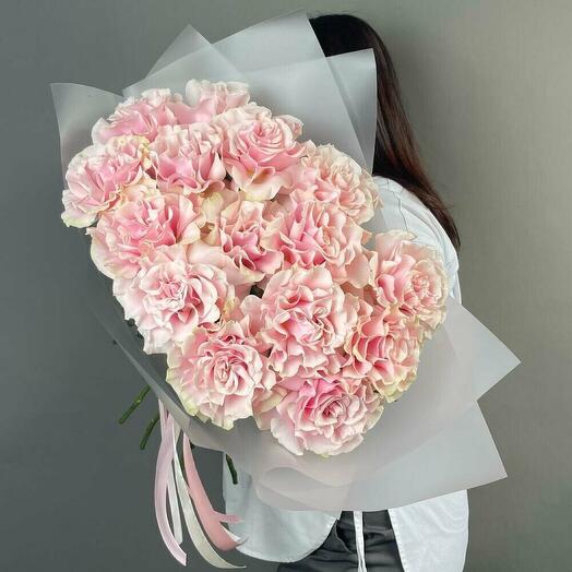 17 французских розовых роз 🌸💖🤍