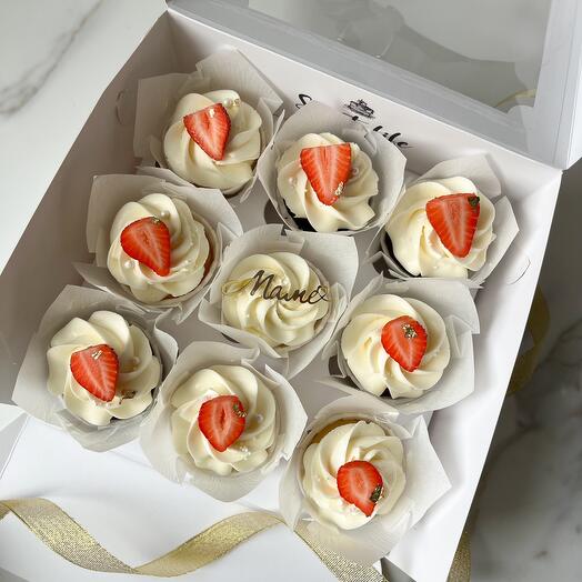 Cupcakes de vainilla 9 piezas con relleno de bayas, con Topper MAME