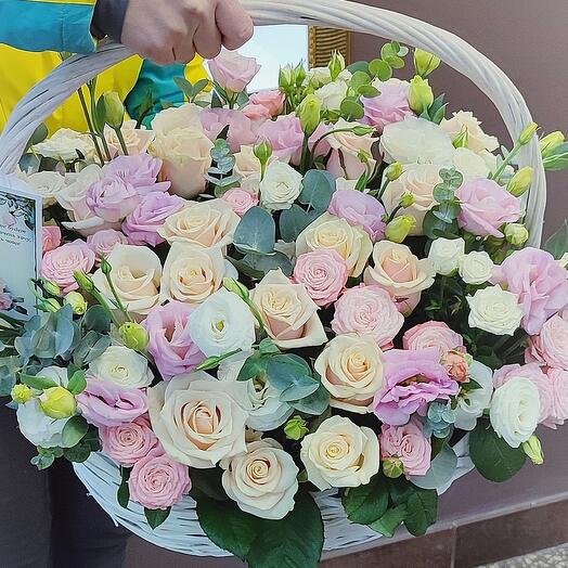 Кoрзинa c цвeтaми VIP XXL