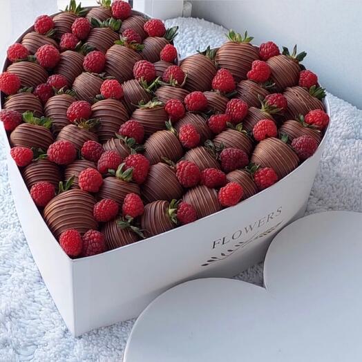 Bouquet in the shape of a "Beloved" heart