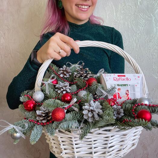 Подарочная корзина с Raffaello