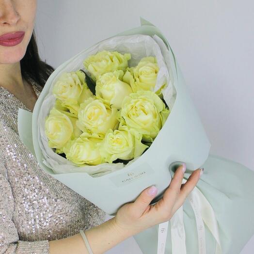 Моно букет из 9 белых роз