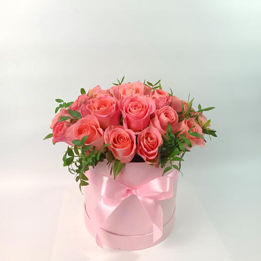 25 Coral Roses in a box