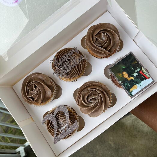 6 personalised cupcakes