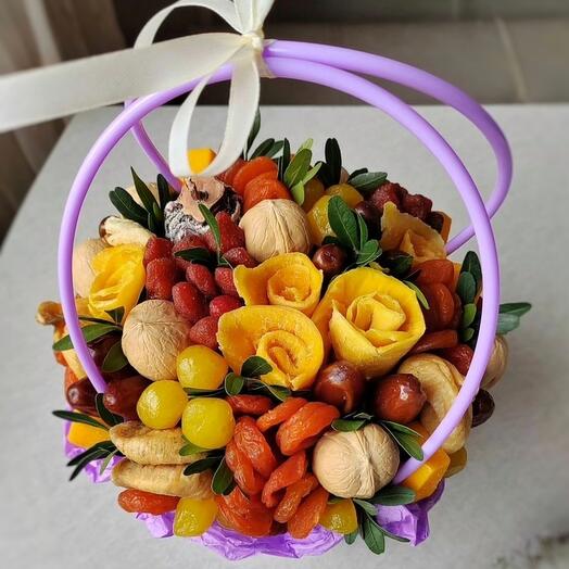 Букет корзинка с сухофруктами