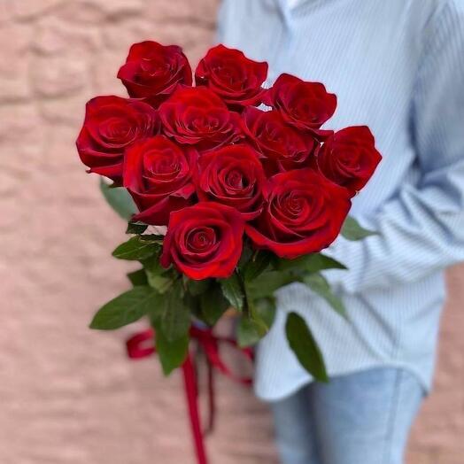 BOUQUET OF 11 TALL RED ROSES R01063