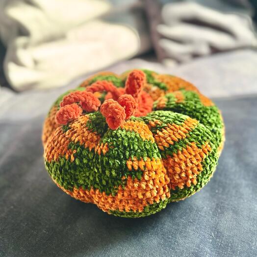 Вязаная игрушка тыква