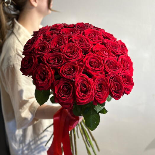 Розы красные 29шт