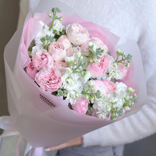 Rosas en forma de peonía y mattiola fragante💗