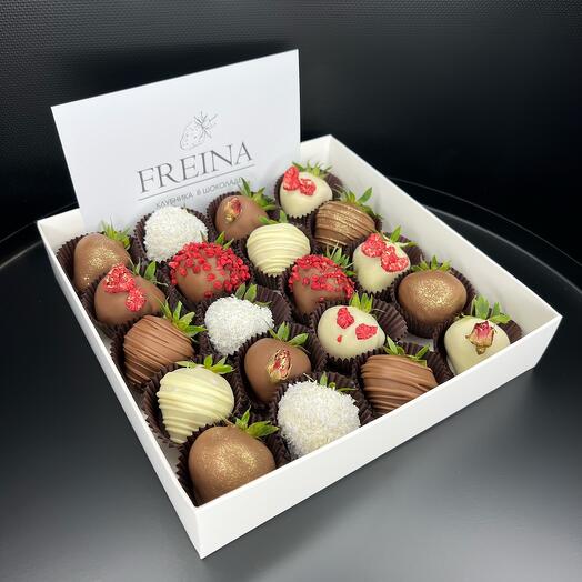 Клубника в шоколаде «Choco Coconut М» (16-20 шт)