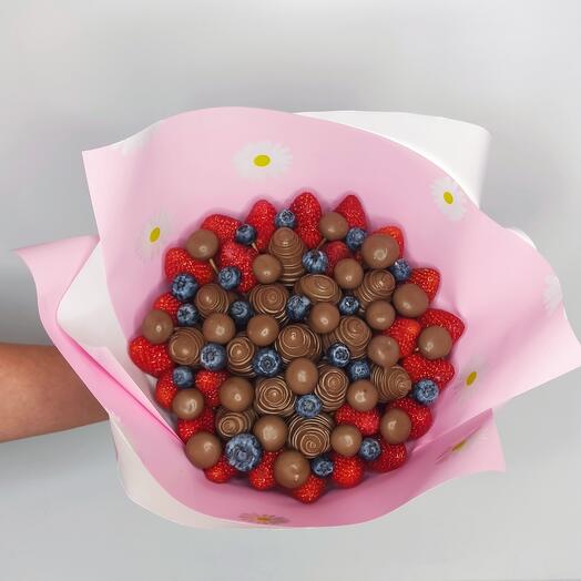 Bouquet of seasonal chocolate-covered strawberries with chocolate-covered blueberries./Tatiana's Day/March 8/February 14/February 23/Mom/The girl