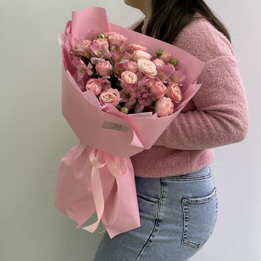 Букет Love is everything из кустовой розы и альстромении