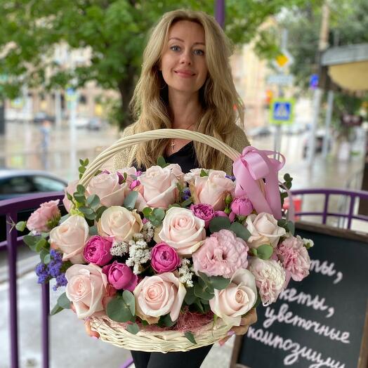 Корзина с импортной розой