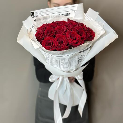 Red roses in a delicate Vintage design