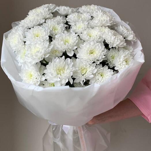 Букет из 7 белых кустовых хризантем