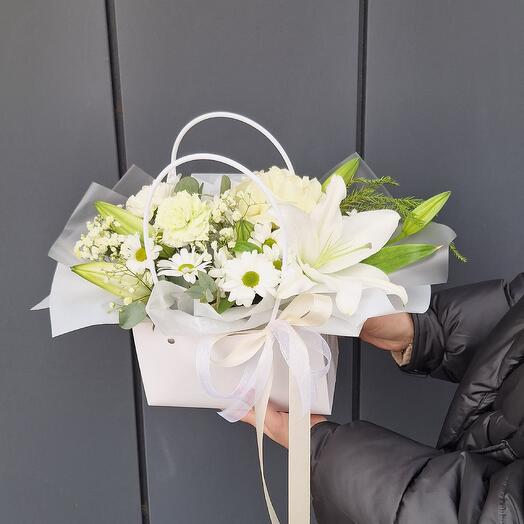 Bolso de lirio, rosa, Dianthus, crisantemo y gypsophila
