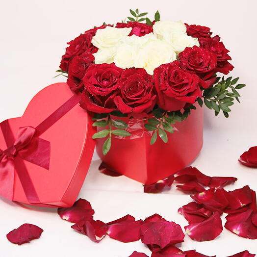 Valentine Red N White Heart Box