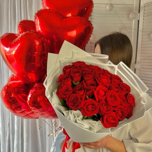 Подарочный набор: букет красных роз 25 штук + шары сердце с гелием 7 штук