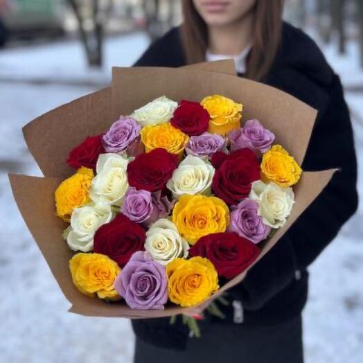 Букет из 25 разноцветных роз