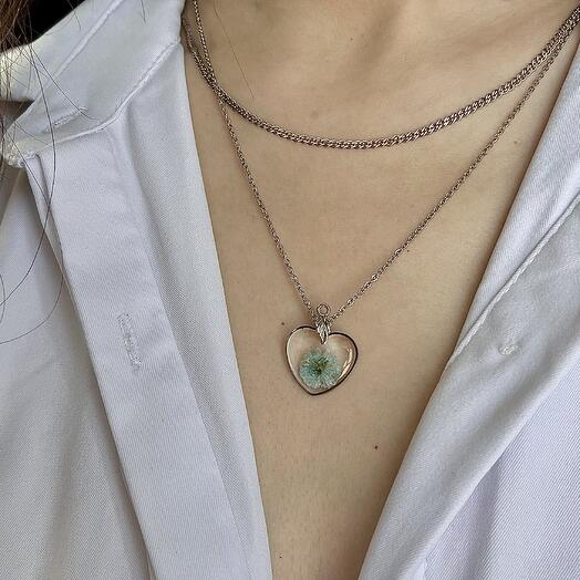 Подвеска-сердце с цветком гипсофилы