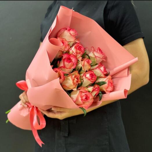 Букет из роз джумилия