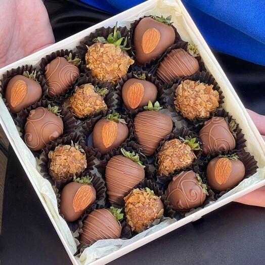 Набор клубники в шоколаде «Хрустящие мечты» 20 шт