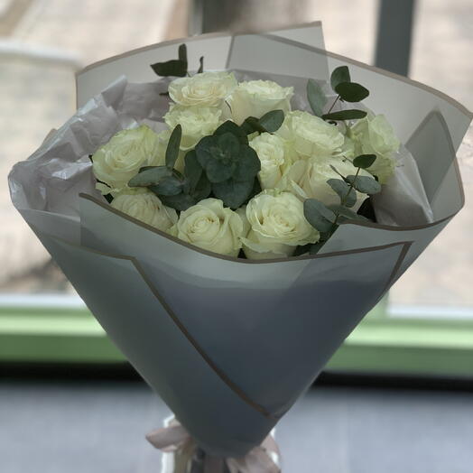 Bouquet of white roses