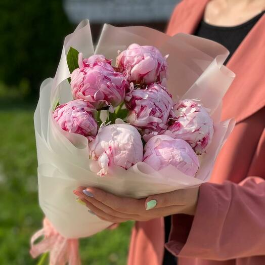Розовые пионы