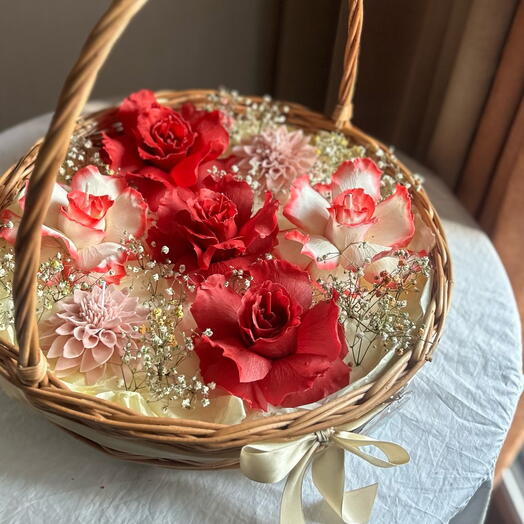 Basket of handmade candles with warm scents: tropical, magnolia, rose, vanilla- სანთლების თაიგული