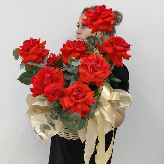 Цветы корзина роза французская алая