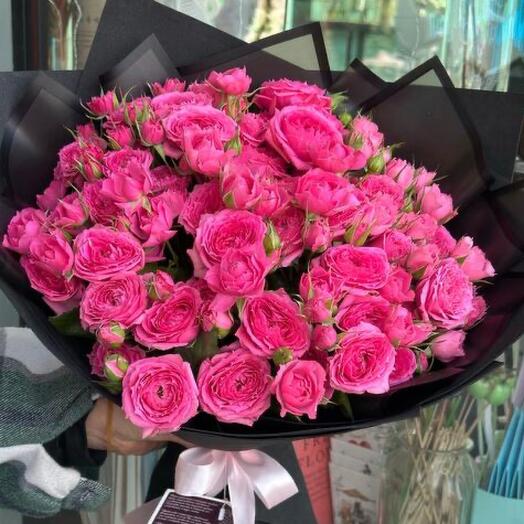 Bouquet of peony-shaped bush roses