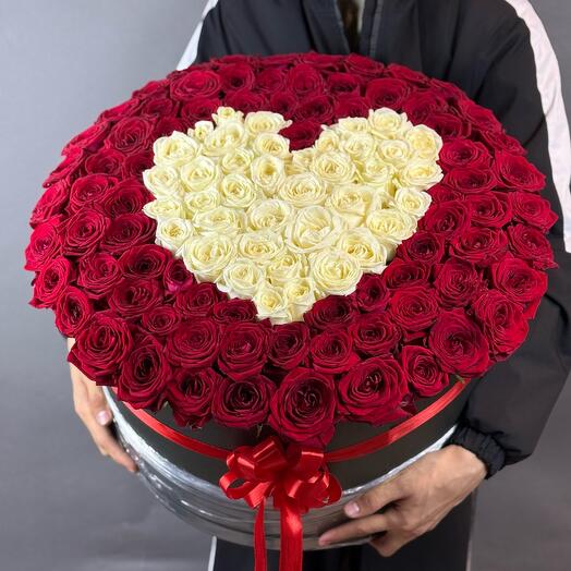 Сердце из красной розы
