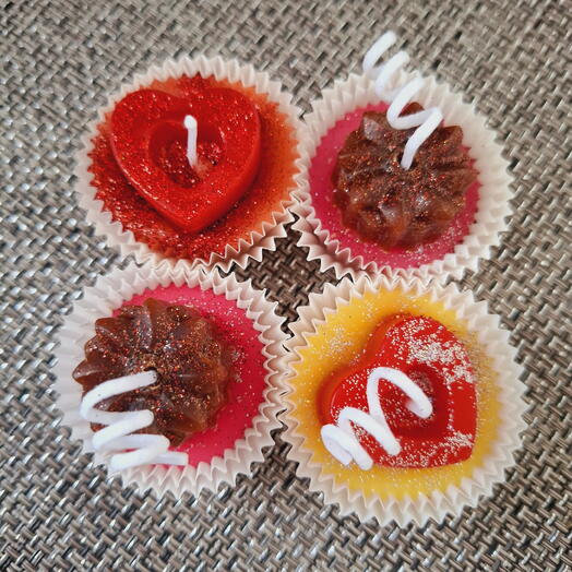 4 cupcakes
