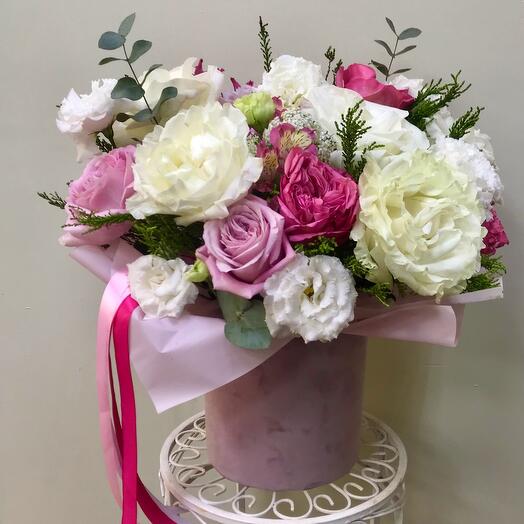 Пион. розы в шляпной коробке. Нежные тона. Подарок маме. Любимой девушке