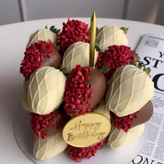 Торт из клубники в шоколаде B W