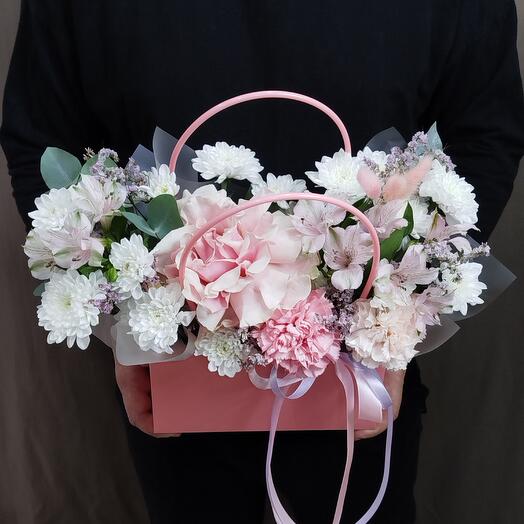 Цветы в сумочке " Нежный привет"