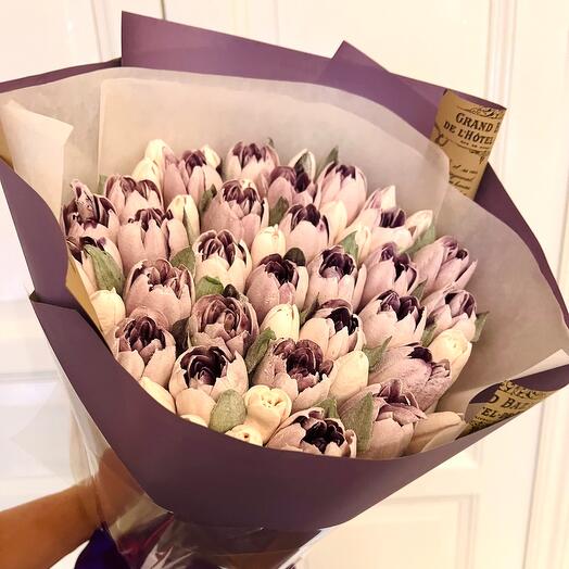 Букет из зефирных тюльпанов фиолетовый с бутонами