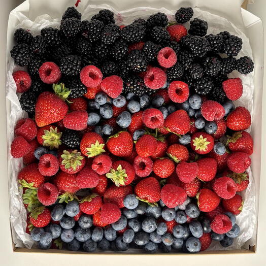 Мега коробка с ягодами сочный микс 1500гр