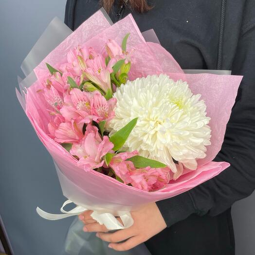 Стойкий букет из одноголовой хризантемы и альстромерии♥️