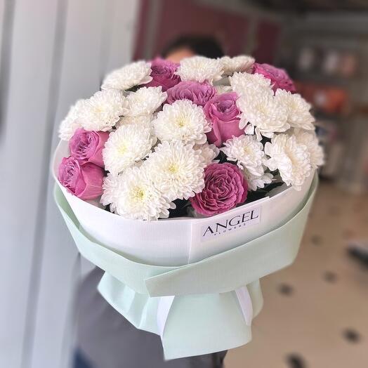 Букет из роз и хризантемы