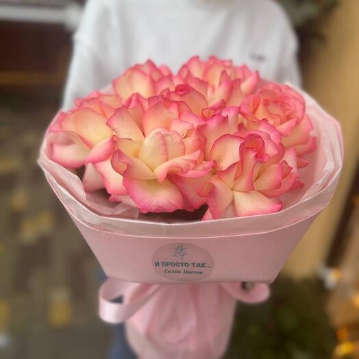 Букет из 7 роз сорта Джумилия💕