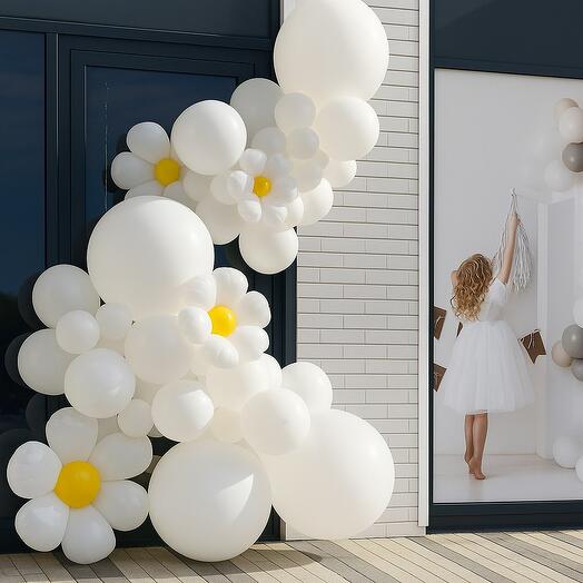 Balloon garland on a 4m stand