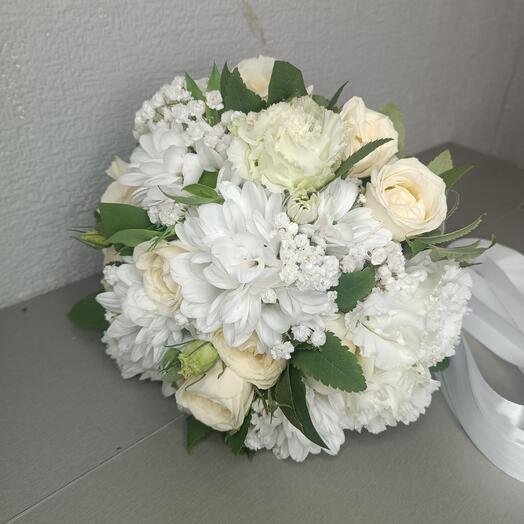 Букет невесты с нежной эустомой, кустовыми розами и хризантемой 👰‍♀️