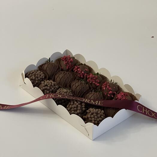 Клубника в шоколаде Chocoforme (13-15 ягод)