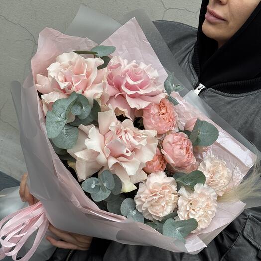 Букет «Нежная Джульетта». И пионовидной розы Джульетта , французской розы, эвкалипта и диантуса