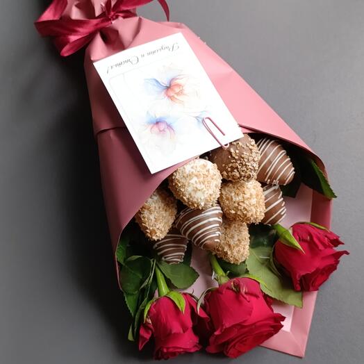 Fresas y 3 rosas