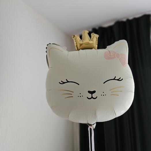 Воздушный шар фигура кошка, кошечка бежевая сатин с короной 1шар