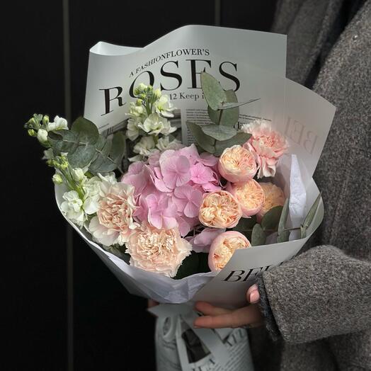 Букет сборный в упаковке «ГАЗЕТА»