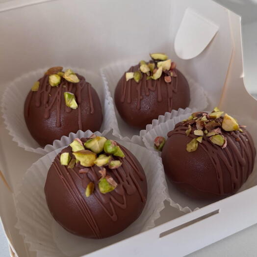 Пироженное «картошка» с фисташковой крошкой